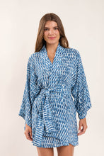 Laden Sie das Bild in den Galerie-Viewer, Model Front: Rio De Sol Robe De Plage Chuva Kimono
