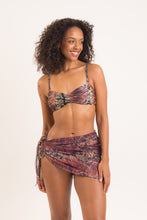 Carica l&#39;immagine nel visualizzatore di Gallery, Model Front: Rio De Sol Jupe De Page Cobra Mini-Sarong
