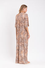 Charger l&#39;image dans la galerie, Model Back: Rio De Sol Vêtement De Plage Leopard Long Dress
