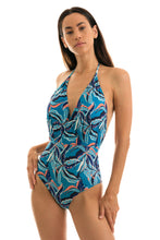 Laden Sie das Bild in den Galerie-Viewer, Model Front: Rio De Sol Une Pièce Lilly Transpassado

