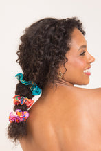 Laden Sie das Bild in den Galerie-Viewer, Image 02: Rio De Sol Chouchou Love-Trip Scrunchie
