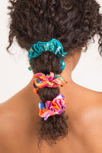 Laden Sie das Bild in den Galerie-Viewer, Image 05: Rio De Sol Chouchou Love-Trip Scrunchie
