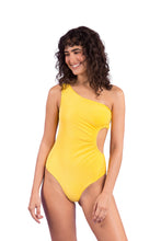 Carica l&#39;immagine nel visualizzatore di Gallery, Model Front: Rio De Sol Une Pièce Malibu-Yellow Maeve
