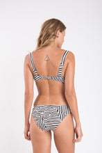 Charger l&#39;image dans la galerie, Model Back: Rio De Sol Ensemble Set Collage Amelia Essential-Comfy
