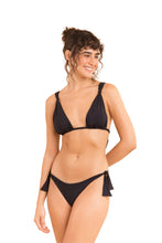 Carica l&#39;immagine nel visualizzatore di Gallery, Model Front: Rio De Sol Ensemble Set Dots-Black Mel Italy
