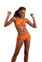 Carica l&#39;immagine nel visualizzatore di Gallery, Model Front: Rio De Sol Ensemble Set Dots-Orange Mel Italy
