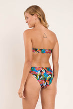 Laden Sie das Bild in den Galerie-Viewer, Model Back: Rio De Sol Ensemble Set Flair Bandeau-Reto Essential-Comfy
