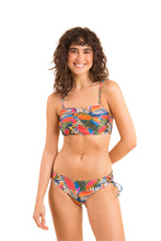 Laden Sie das Bild in den Galerie-Viewer, Model Front: Rio De Sol Ensemble Set Jungle Bandeau-Reto Madrid
