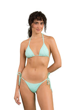 Laden Sie das Bild in den Galerie-Viewer, Model Front: Rio De Sol Ensemble Set Malibu-Menta Tri-Inv Cheeky-Tie
