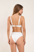 Charger l&#39;image dans la galerie, Model Back: Rio De Sol Ensemble Set Sand-White Chantal Kora
