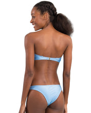 Laden Sie das Bild in den Galerie-Viewer, Image 07: Rio De Sol Ensemble Set Shimmer-Baltic-Sea Bandeau-Joy Essential
