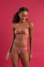 Laden Sie das Bild in den Galerie-Viewer, Image 09: Rio De Sol Ensemble Set Shimmer-Copper Bandeau-Joy Essential
