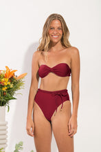 Charger l&#39;image dans la galerie, Model Front: Rio De Sol Ensemble Set Shimmer-Divino Twist Belted-High-Waist
