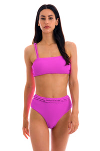 Model Front: Rio De Sol Ensemble Set St-Tpz-Pink Reto Hotpant-High
