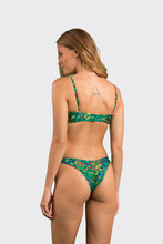 Laden Sie das Bild in den Galerie-Viewer, Model Back: Rio De Sol Ensemble Set Wilds Bandeau-Reto Highleg
