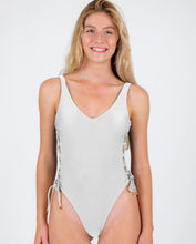 Carica l&#39;immagine nel visualizzatore di Gallery, Gallery: Rio De Sol Une Pièce Shimmer-White Zoe
