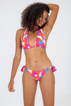 Laden Sie das Bild in den Galerie-Viewer, Model Front: Rio De Sol Haut Top Antelope Halter-Double
