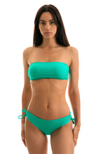 Laden Sie das Bild in den Galerie-Viewer, Model Front: Rio De Sol Haut Top Bahamas Reto
