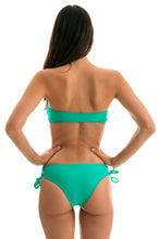 Laden Sie das Bild in den Galerie-Viewer, Model Back: Rio De Sol Haut Top Bahamas Reto
