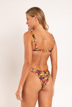 Laden Sie das Bild in den Galerie-Viewer, Model Back: Rio De Sol Haut Top Fiore Hera
