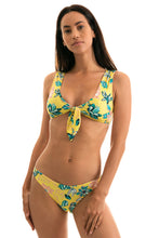 Laden Sie das Bild in den Galerie-Viewer, Model Front: Rio De Sol Haut Top Florescer Highleg

