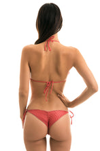 Laden Sie das Bild in den Galerie-Viewer, Model Back: Rio De Sol Haut Top Kiwanda Madras Frufru
