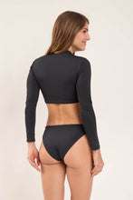 Laden Sie das Bild in den Galerie-Viewer, Model Back: Rio De Sol Haut Top Lava Reef
