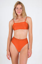 Carica l&#39;immagine nel visualizzatore di Gallery, Model Front: Rio De Sol Haut Top Paprica Bandeau-Reto
