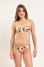 Laden Sie das Bild in den Galerie-Viewer, Model Front: Rio De Sol Haut Top Picnic Kelli
