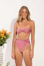 Charger l&#39;image dans la galerie, Model Front: Rio De Sol Haut Top Shimmer-Confetti Twist
