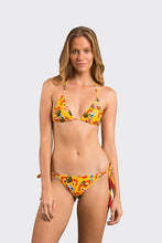Carica l&#39;immagine nel visualizzatore di Gallery, Model Front: Rio De Sol Haut Top Stories Tri-Inv
