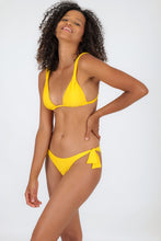 Carica l'immagine nel visualizzatore di Gallery, Model Front: Rio De Sol Haut Top Sunflower Mel
