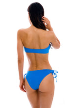Laden Sie das Bild in den Galerie-Viewer, Model Back: Rio De Sol Haut Top Uv-Enseada Bandeau-Reto
