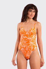 Carica l&#39;immagine nel visualizzatore di Gallery, Model Front: Rio De Sol Une Pièce Trail-Orange Hype
