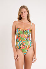Laden Sie das Bild in den Galerie-Viewer, Model Front: Rio De Sol Une Pièce Tropical Sara-Op
