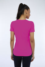 Laden Sie das Bild in den Galerie-Viewer, Pinkfarbenes Choque-inspiriertes Skin-Fit-T-Shirt
