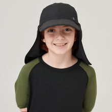 Laden Sie das Bild in den Galerie-Viewer, Model Front: Uv Line Casquette Legionario Teens Preto Upf50+
