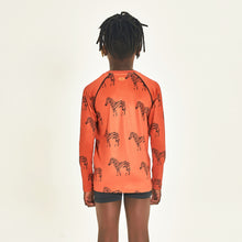 Charger l&#39;image dans la galerie, Model Back: Uv Line T-Shirt Longsleeve Acqua Zebra Inf Upf50+
