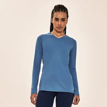 Laden Sie das Bild in den Galerie-Viewer, Model Front: Uv Line T-Shirt Longsleeve Sport Fit Aco Upf50+
