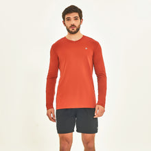 Laden Sie das Bild in den Galerie-Viewer, Model Front: Uv Line T-Shirt Longsleeve Sport Fit Ferrugem Upf50+
