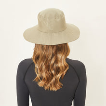 Charger l&#39;image dans la galerie, Model Back: Uv Line Chapeau Souple/Capeline Lyon Kaki Upf50+
