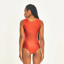 Carica l&#39;immagine nel visualizzatore di Gallery, Model Back: Uv Line Une Pièce Mirela Ferrugem Upf50+
