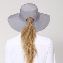 Laden Sie das Bild in den Galerie-Viewer, Model Back: Uv Line Chapeau Souple/Capeline San Diego Cinza Preto Upf50+
