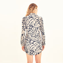 Carica l&#39;immagine nel visualizzatore di Gallery, Model Back: Uv Line Vêtement De Plage Shirtdress Costela Aco Off White Upf50+
