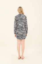 Charger l&#39;image dans la galerie, Model Back: Uv Line Chemise Shirtdress Dalia Marinho Upf50+
