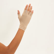 Charger l&#39;image dans la galerie, Model Back: Uv Line Gants Short Glove Chocolate Upf50+
