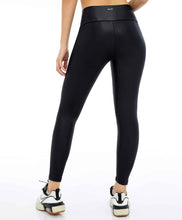 Carica l&#39;immagine nel visualizzatore di Gallery, Couro Com Recorte Rebatidos Preto Leggings
