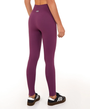 Laden Sie das Bild in den Galerie-Viewer, Sem Costura Essential Roxo Wine Leggings
