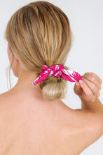 Laden Sie das Bild in den Galerie-Viewer, Pink-Palms Scrunchie
