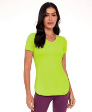 Laden Sie das Bild in den Galerie-Viewer, Skin Fit T-Shirt Alongada Gola V Verde Acidlime
